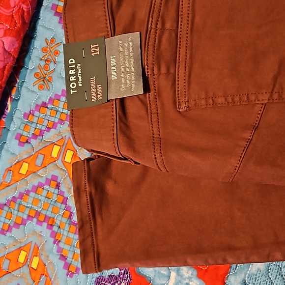 New with tag Torrid bombshell skinny jeans 12T - Picture 8 of 8